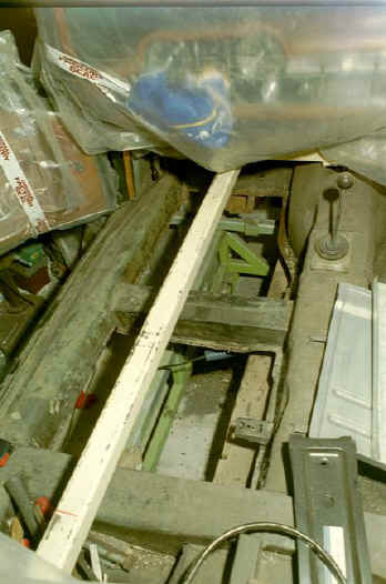 Een stalen frame voorkomt dat de auto kromt gaat
